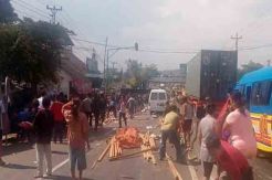 Truk Trailer Hantam Mobil Boks dan Warung, Lima Tewas, Belasan Luka-luka