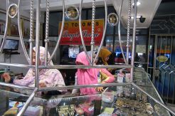 Terekam Kamera CCTV, Dua Pencuri Gondol 2,5 Kg Emas senilai Rp400 Juta