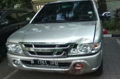 Tertabrak Mobil Sendiri, Pria Tua Tewas Kehabisan Darah