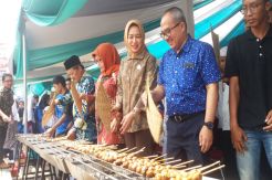 Airin Nyate Bareng Ratusan Anak Yatim, Habiskan 5 Ekor Sapi