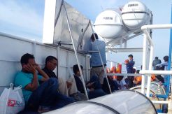 Arus Balik Idul Adha, Penumpang Roro Membludak Duduk di Dek