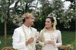 Anggunnya Raisa Menggunakan Singer