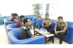 Pengungsi Rohingya Menangis Lihat Situasi Negaranya yang Kian Memanas