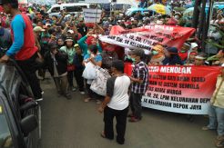 Tolak Sistem Satu Arah, Ribuan Warga Geruduk Balai Kota Depok