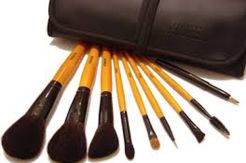 5 Jenis Kuas Make Up yang Harus Dibawa Saat Berpergian