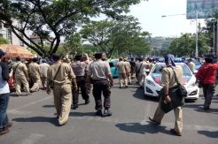 Demo Tuntut Penghapusan Taksi Online Berakhir Ricuh