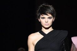Kendall Jenner Tampil...