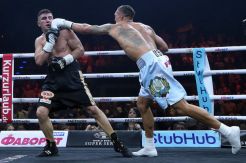 Hentikan Huck, Usyk Pertahankan Gelar Kelas Penjelajah WBO