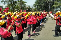 Gubernur Aher Didesak Cabut Kebijakan Upah Minimum Padat Karya