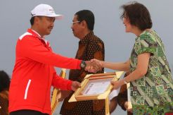 Milo Didapuk Penghargaan dari Kemenpora