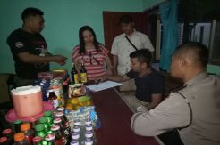 Polisi Razia 5 Warung Makan, Puluhan Botol Miras Diamankan