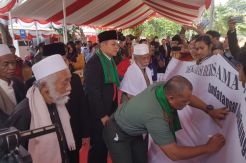 Bersama Mahasiswa, Panglima TNI Bubuhkan Tanda Tangan Lawan Hoax