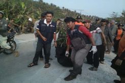 Hilang Terseret Ombak,...