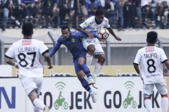 Imbang Tanpa Gol, Pelatih Persib Kritik Keputusan Wasit