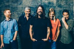 Foo Fighters Pertanyakan...