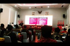 Gelar Kursus Politik,...