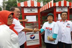 DPW Perindo Jateng Kembali Bagikan Gerobak ke Pedagang Kecil