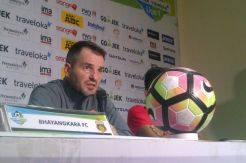 Tren Kemenangan Dihentikan Persib, Ini Reaksi Simon McMenemy