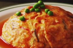 Sarapan dengan Nasi Telur Dadar Tianjin dengan Keju