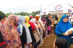 Kartini Perindo Bagikan 300 Paket Beras di Tangsel