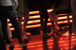 Saat Gadis Cantik dan Seksi Menjalani Tes Urine di Tempat Hiburan