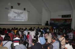 Danlantamal VIII dan Ratusan Warga Nobar Film G30S PKI