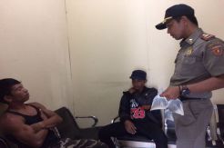 Pesta Miras, Dua Pemuda Ini Diamankan Satpol PP