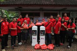 Sharp Ulurkan Bantuan di Beberapa Titik Pengungsian Gunung Agung
