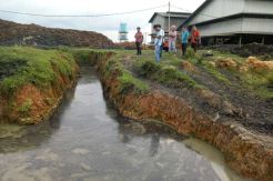 Dinas Lingkungan Hidup Tebo Ambil Sampel Air yang Tercemar