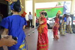 Perindo Polman Konvoi dengan Bendi, Disambut Tarian Paduppa saat di KPU