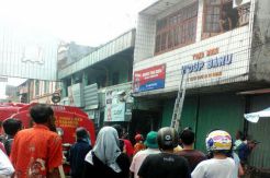 Api Mengamuk di Depan Rutan Serang, Toko Kelontong Ludes