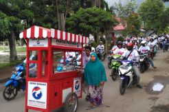 Simpatisan Perindo Dorong Gerobak UMKM ke KPUD Enrekang