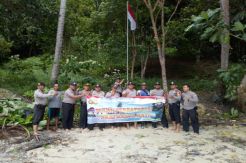 Polsek Bintan Utara Kibarkan Merah Putih di Pulau Terluar