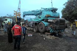 Truk Angkut Crane Mogok di Perlintasan, Perjalanan KA Terganggu