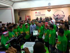 Daftar ke KPU, Pengurus PKB Kompak Berkaus Hijau Gambar Garuda