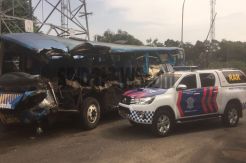 Bus Doa Ibu Terguling Tol Jagorawi, Satu Penumpang Tewas