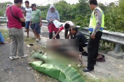 Darmo dan Sulet Temukan Mayat Laki-laki Tanpa Identitas