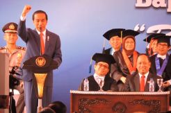 Jokowi Buka-bukaan Alasan Gencar Bangun Jalan Tol