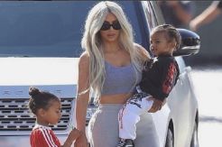 Kim Kardashian Atasi Masalah Kulit dengan ASI