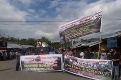Warga 12 Desa di Bolaang Mongondow Blokade Jalan