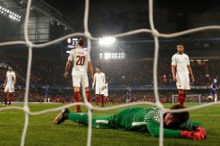 Roma Nyaris Rebut Takhta Chelsea