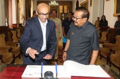 Bertemu Pakde Karwo, Dubes Singapura Jajaki Investasi ke Jatim