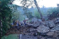 Diterjang Longsor, Jalan Raya Wanayasa-Bojong Terputus