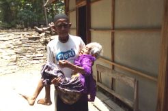 Kisah Sedih Mbah Mangun Merawat Istri dan 2 Saudaranya yang Lumpuh
