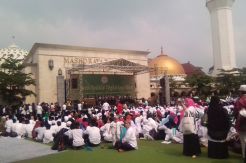 Aher Berharap Penggantinya Peduli Pesantren