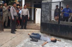 Baku Tembak di Depok, Pelaku Terkapar di Depan Rumah Warga