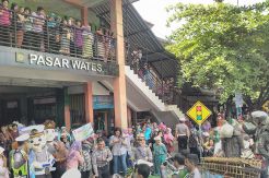 Sosialisasi Tertib Berlalulintas, Polantas Ngamen dengan Calung