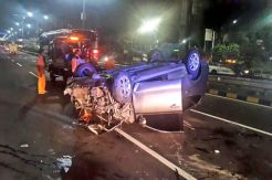 Ringsek, Nissan Livina Terbalik di KM 9,7 Tol Semanggi