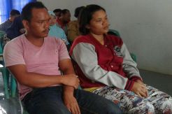 Tertangkap Selingkuh, Pasangan Ini Diarak Keliling Desa