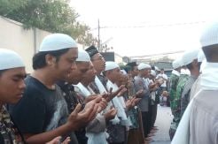 Keluarga Korban Pabrik Petasan Gelar Doa Bersama dan Salat Gaib